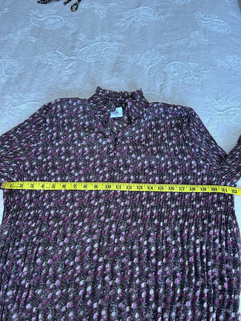 Cabi Knife Pleate Blouse #3952 Size M - Picture 10 of 10
